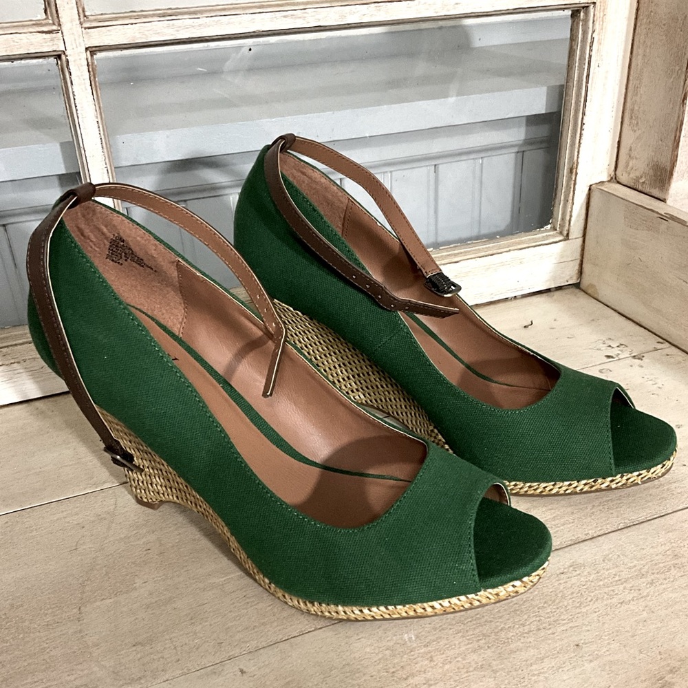 Green wedges size 10